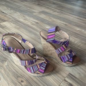 Multicolor platform sandal wedges